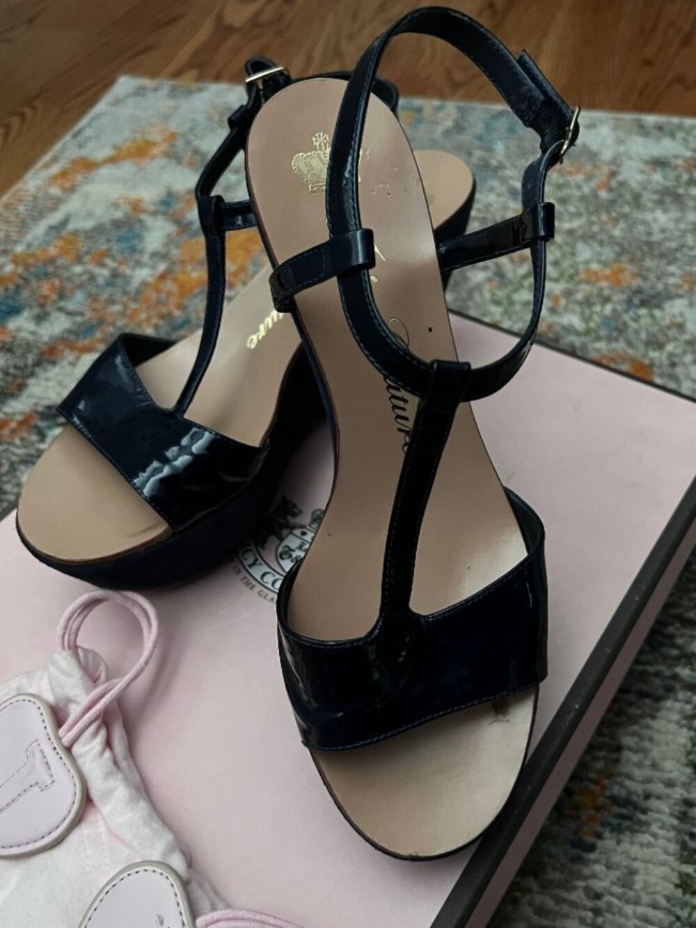 VINTAGE ICONIC JUICY COUTURE NAVY PATENT LEATHER/SUEDE T-STRAP PLATFORM WEDGES 8
